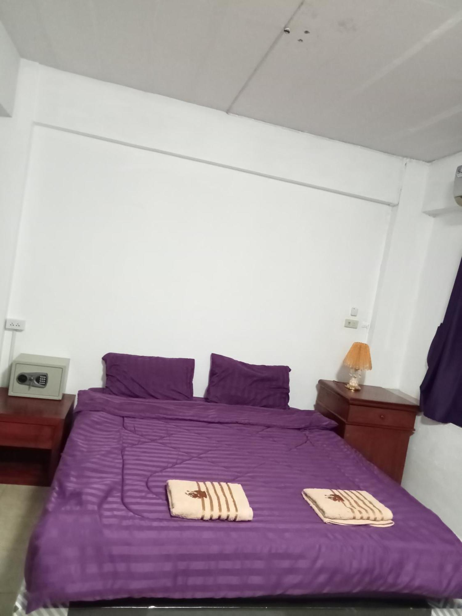 Pluemchai Guesthouse 좀티엔 비치 외부 사진